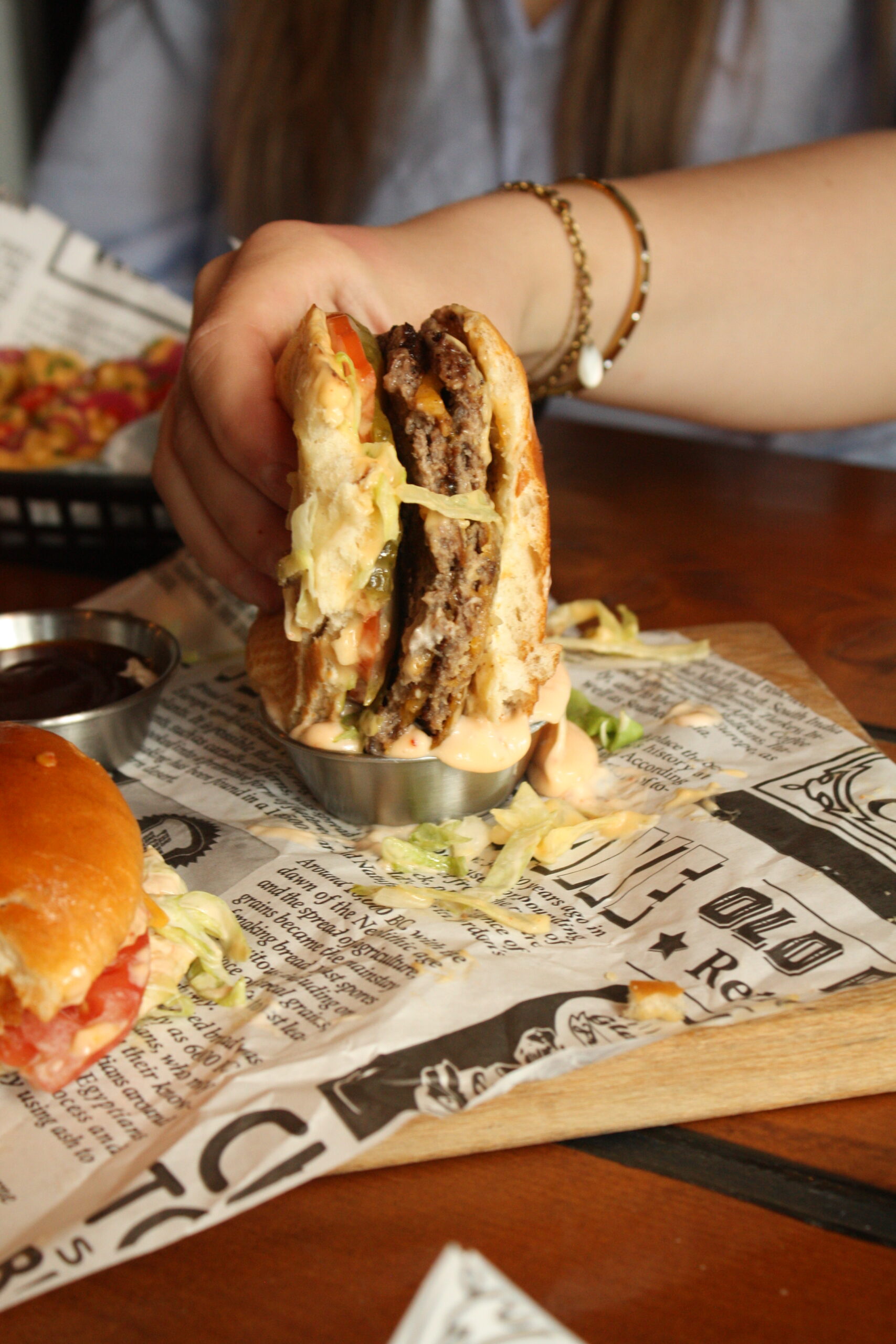 Burger met signature dips